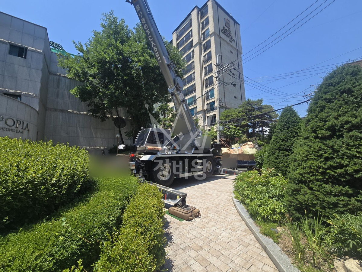 서울 강남구 청담동 25톤 크레인 화단철거/ 작업사진 3