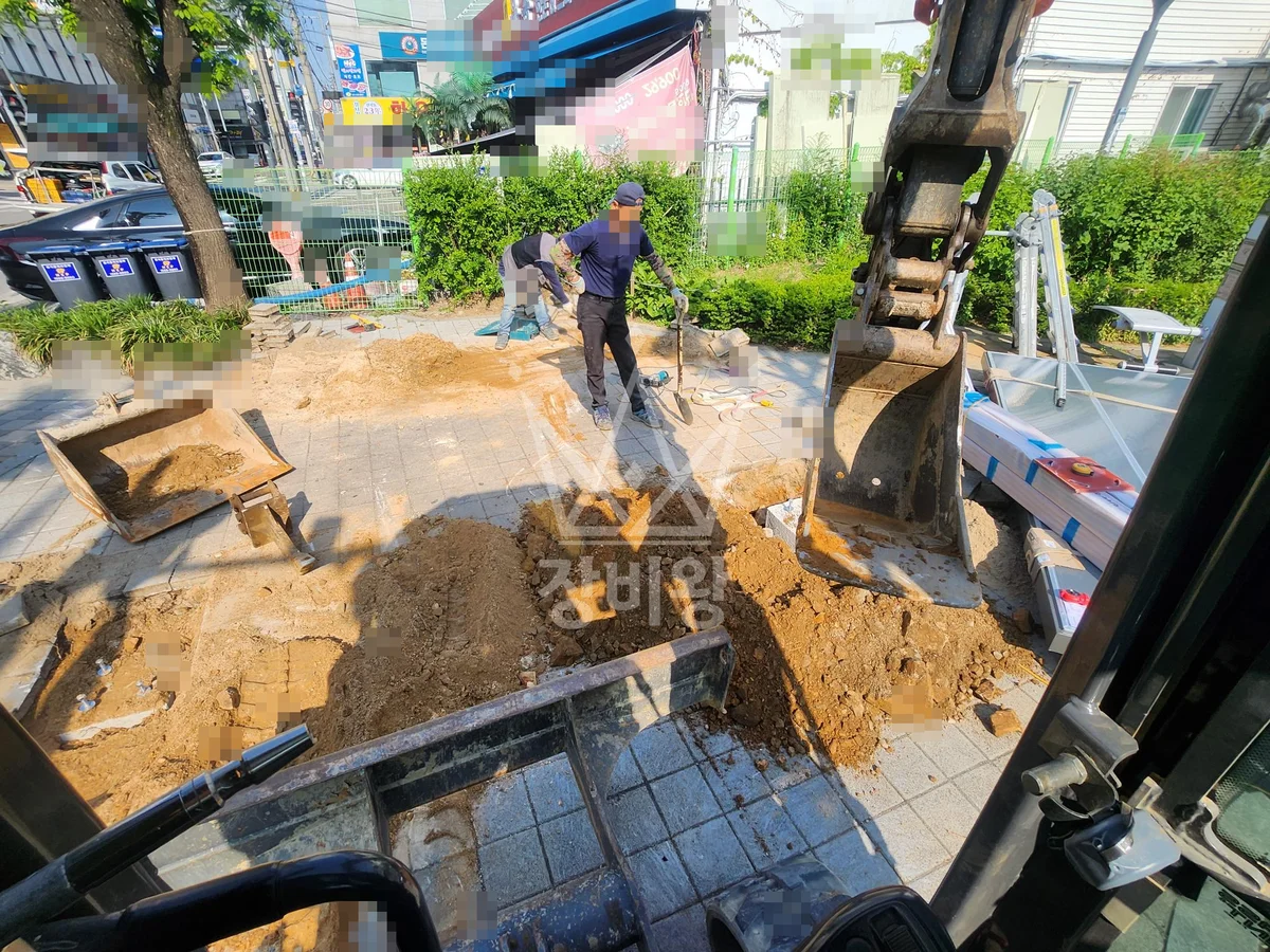 인천 남동구 간석동 포크레인(굴착기) 파고라 설치 작업사진 2
