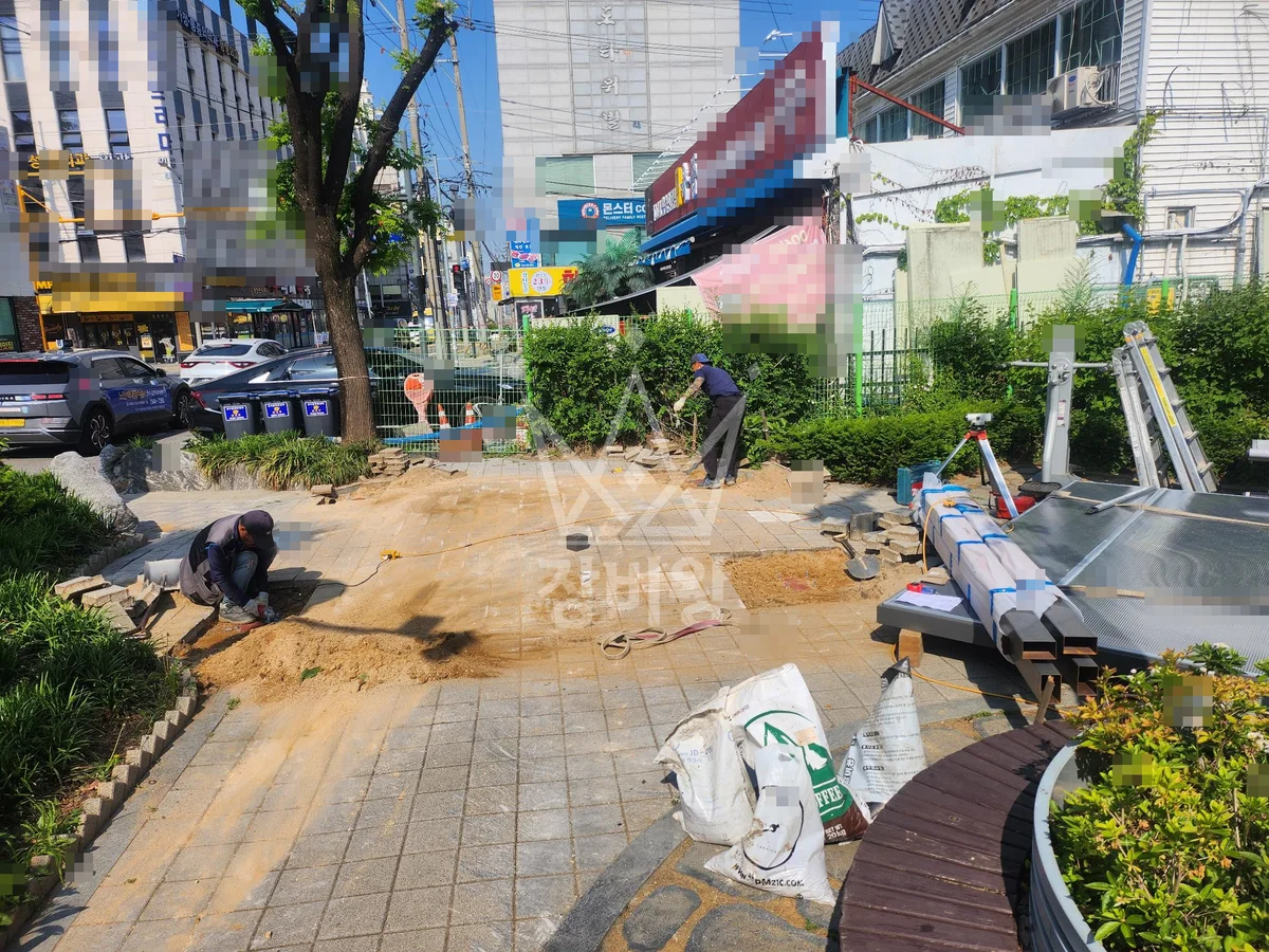 인천 남동구 간석동 포크레인(굴착기) 파고라 설치 작업사진 3