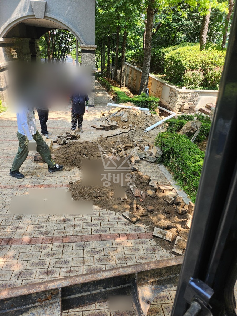 경기 용인시 기흥구 보정동 포크레인(굴착기) 화단작업(50cm)굴토 작업사진 2