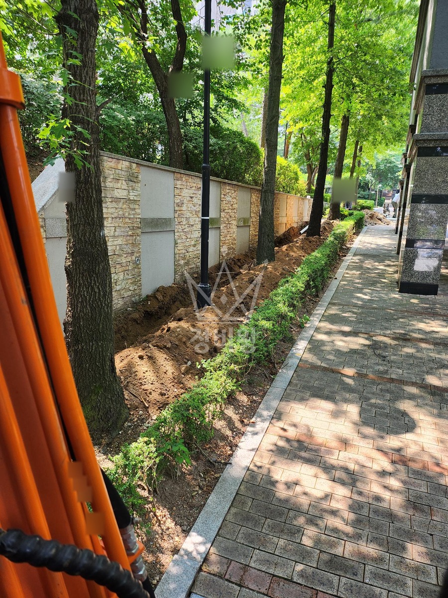 경기 용인시 기흥구 보정동 포크레인(굴착기) 화단작업(50cm)굴토 작업사진 3