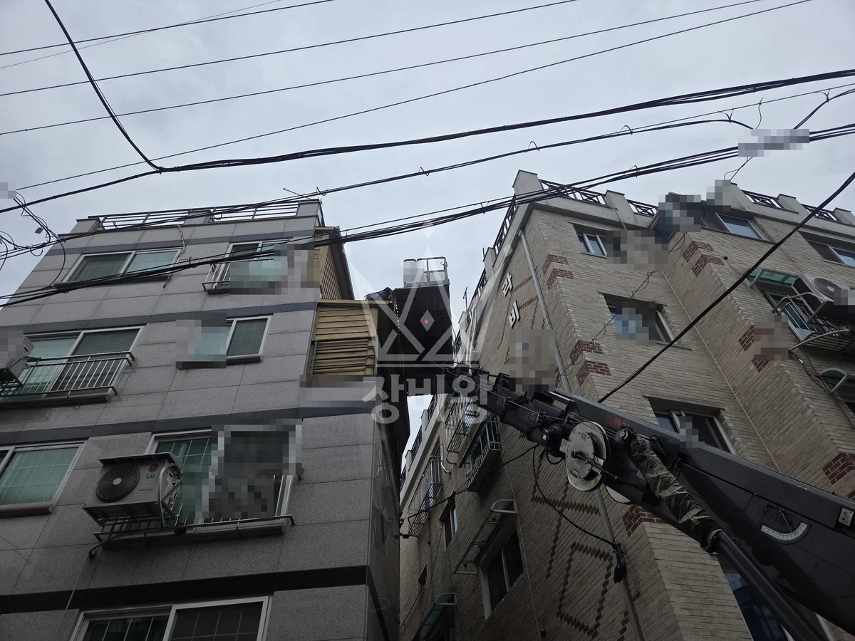 서울 강동구 암사동 3.5톤 스카이차 지붕작업 작업사진 3