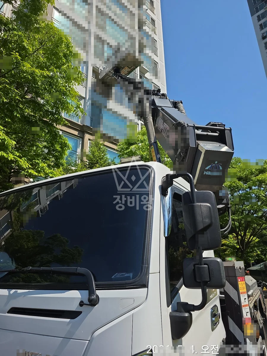 경기 성남시 분당구 3.5톤 스카이차 세라믹양중 작업사진 2