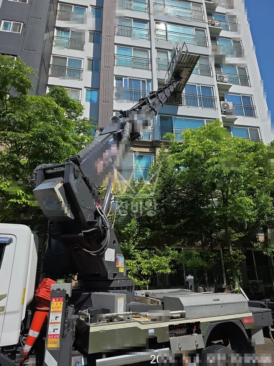 경기 성남시 분당구 3.5톤 스카이차 세라믹양중 작업사진 3