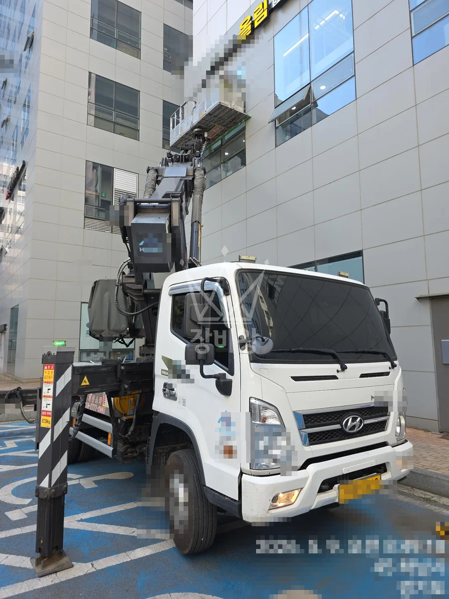 경기 하남시 풍산동 3.5톤 스카이차 2층 유리실리콘작업 작업사진 2