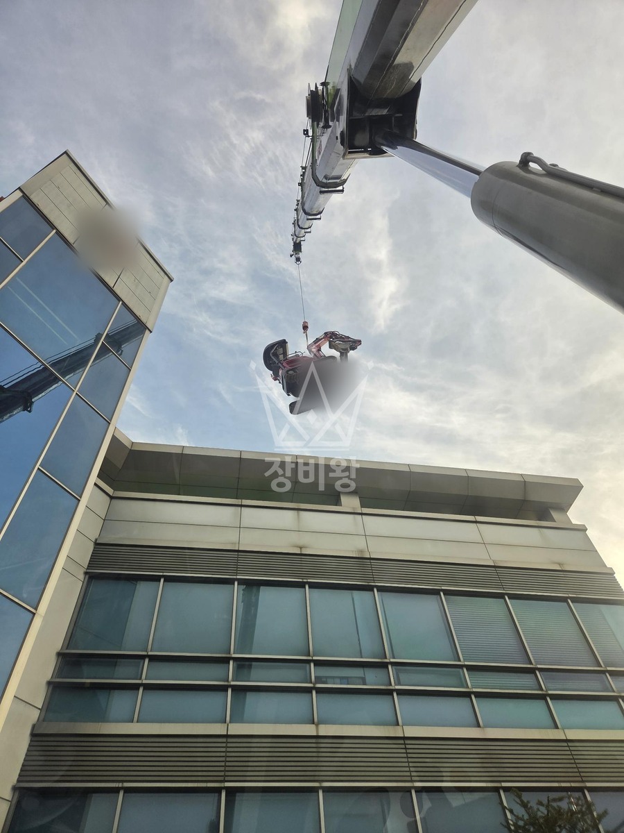 경기 용인시 기흥구 16톤 크레인 미니포크레인017양중 4층건물인양 작업사진 2