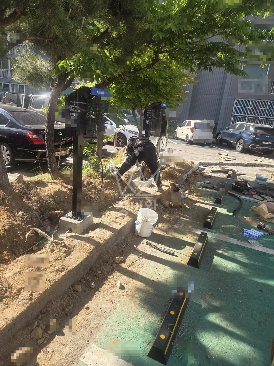 전남 광양시 중동 포크레인(굴착기) 전기충천소 작업사진 2