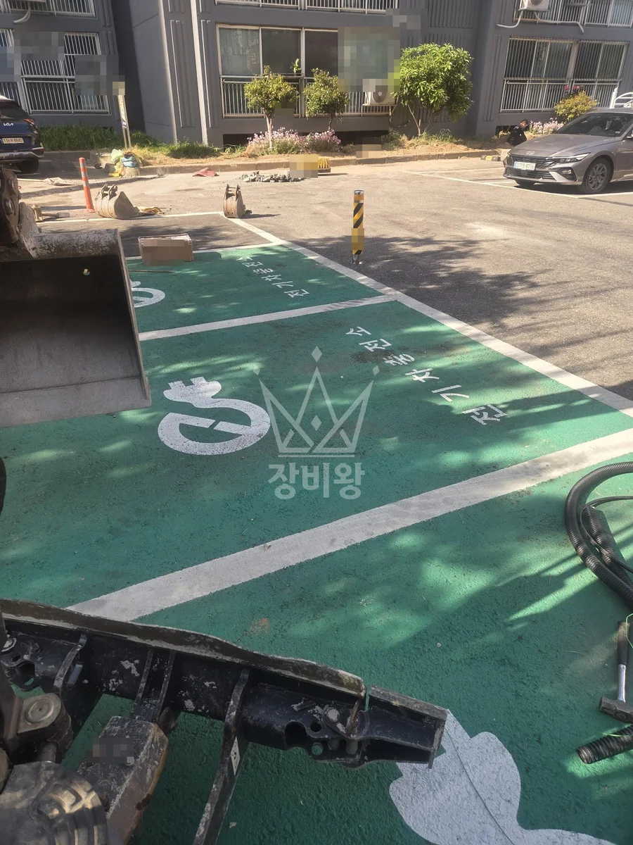 전남 광양시 중동 포크레인(굴착기) 전기충천소 작업사진 3
