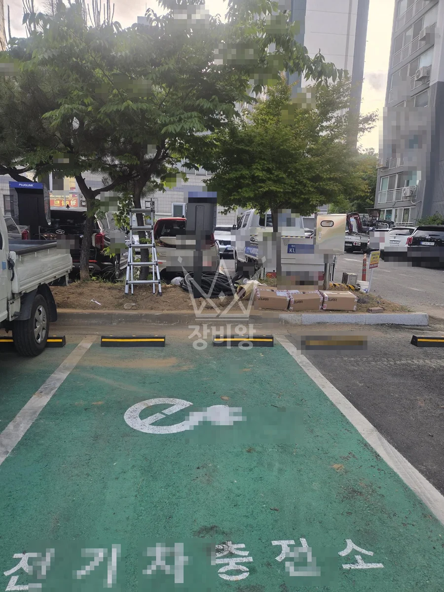 전남 광양시 중동 포크레인(굴착기) 전기충천소 작업완료사진 1