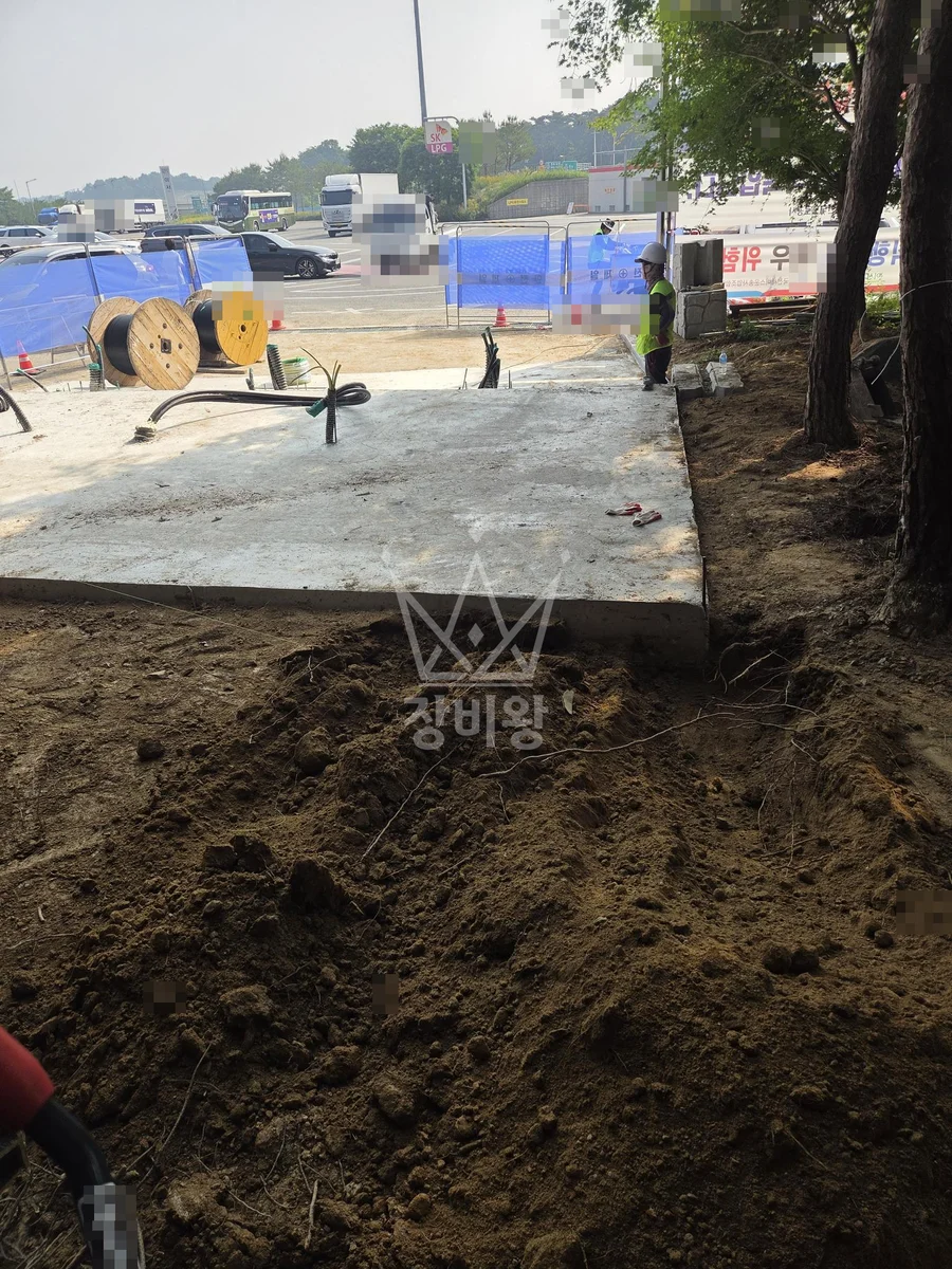 전북 완주군 이서면 포크레인(굴착기) 전기차충전소 작업사진 1