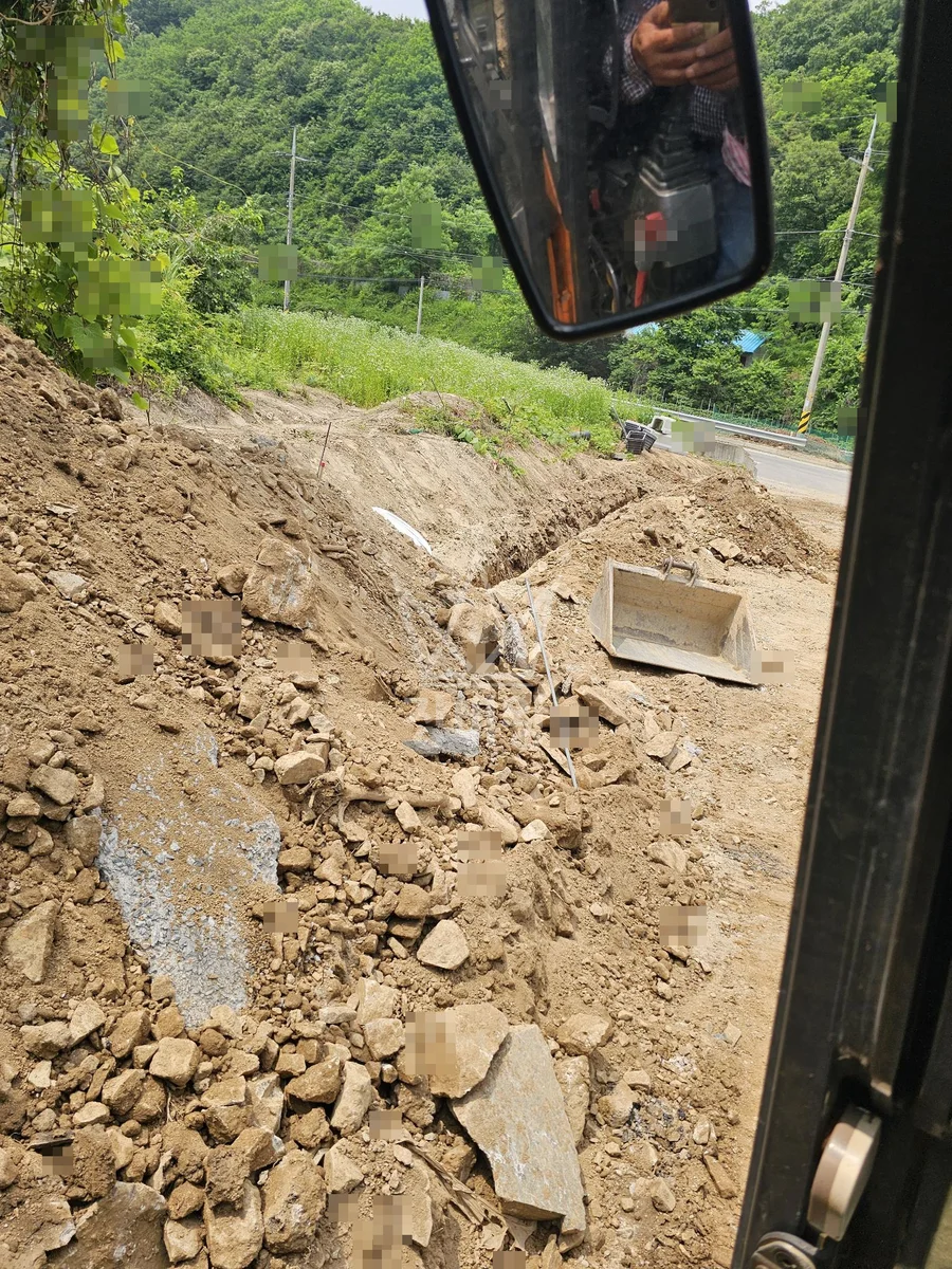 충북 청주시 서원구 포크레인(굴착기) 배수로작업 작업사진 3