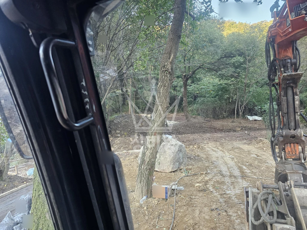 경기 군포시 속달동 포크레인(굴착기) 수목식재 작업사진 1