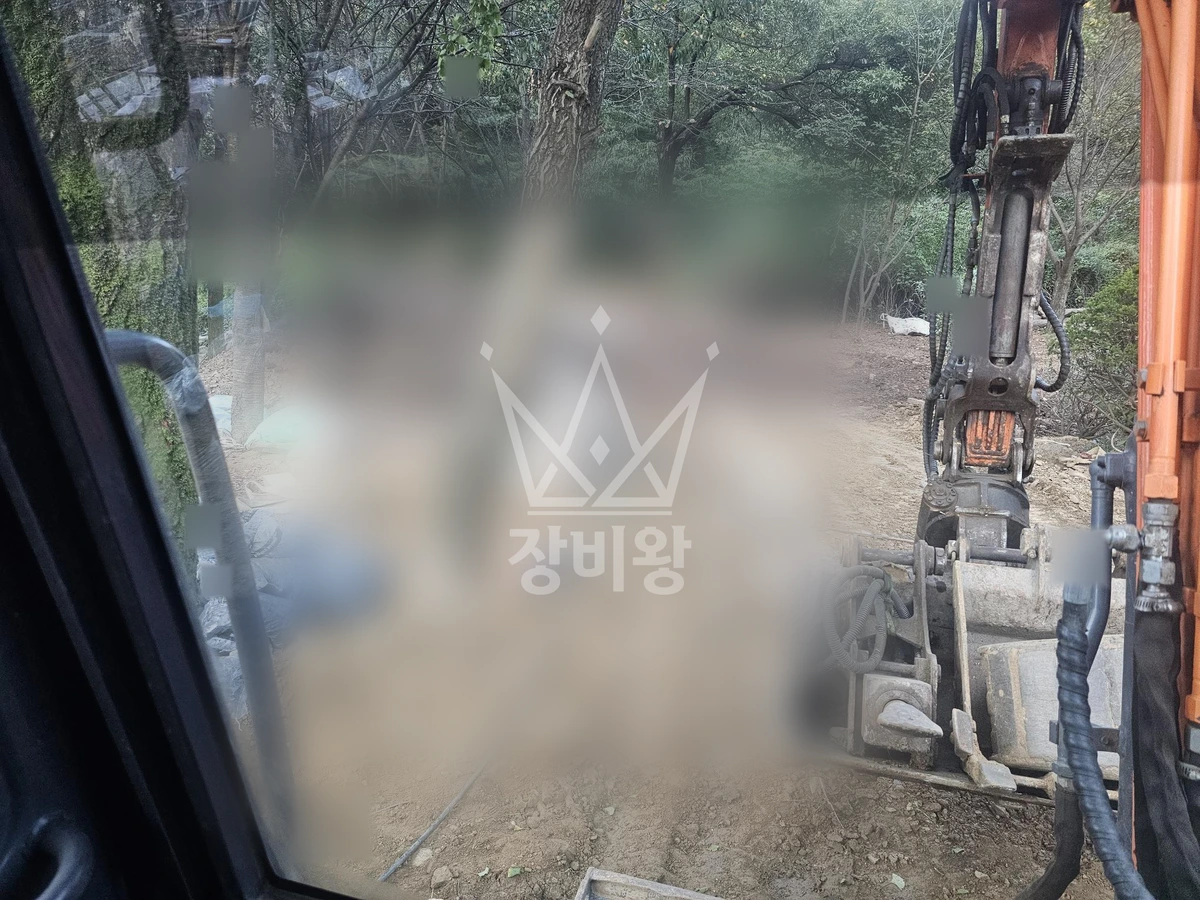 경기 군포시 속달동 포크레인(굴착기) 수목식재 작업사진 2