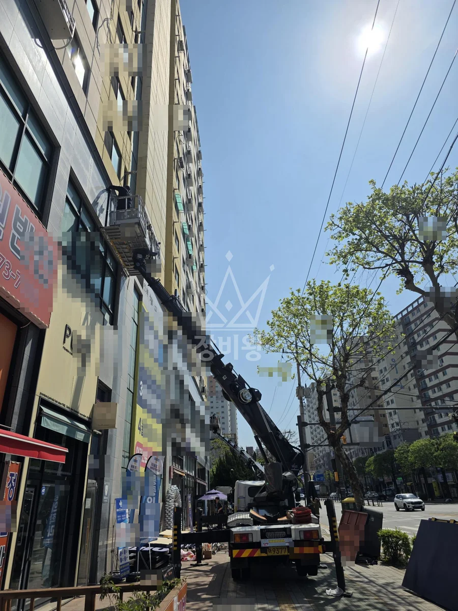 인천 미추홀구 도화동 3.5톤 스카이차 간판설치 작업사진 2