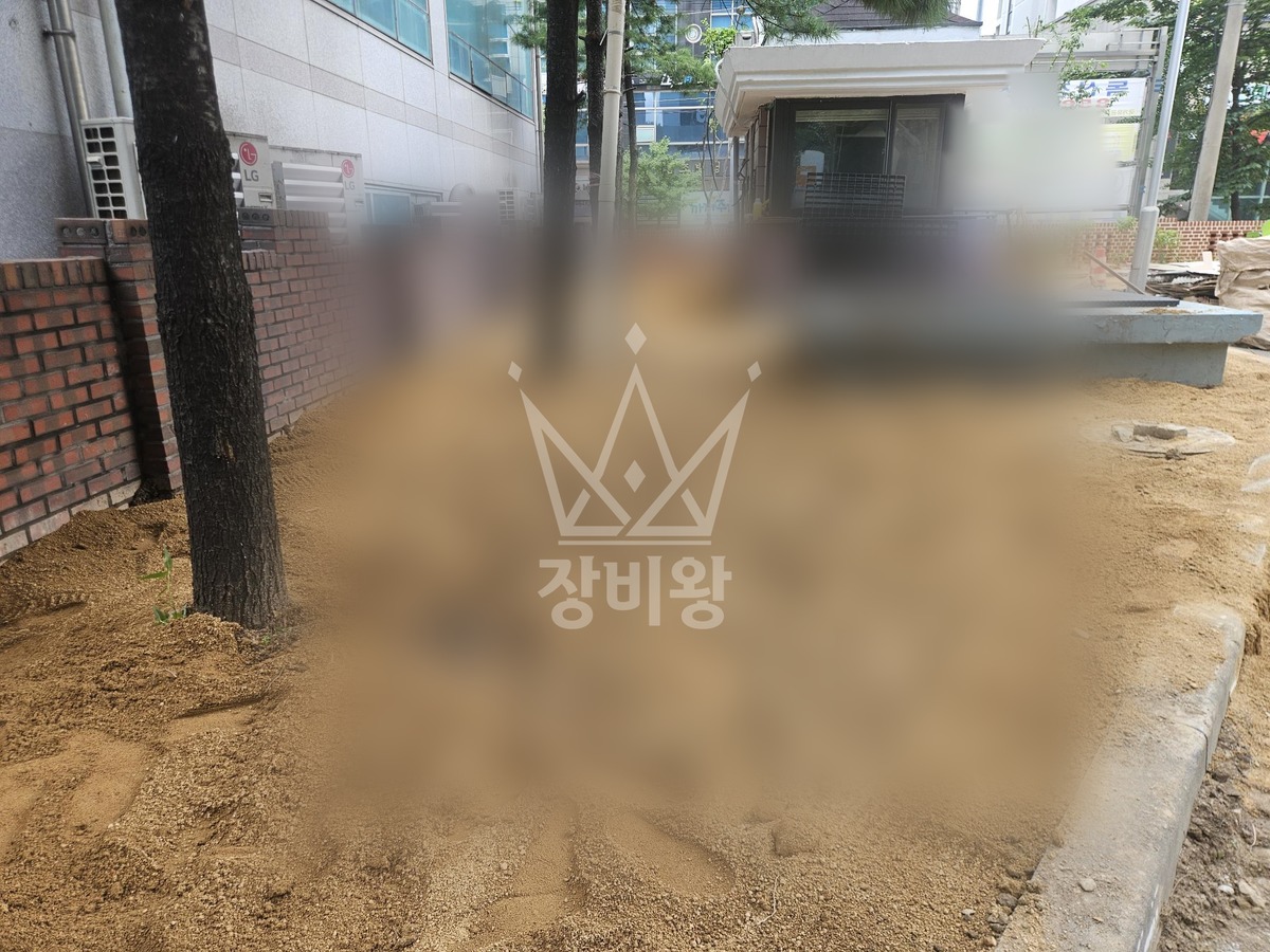 서울 금천구 가산동 포크레인(굴착기) 되메우기 작업사진 1