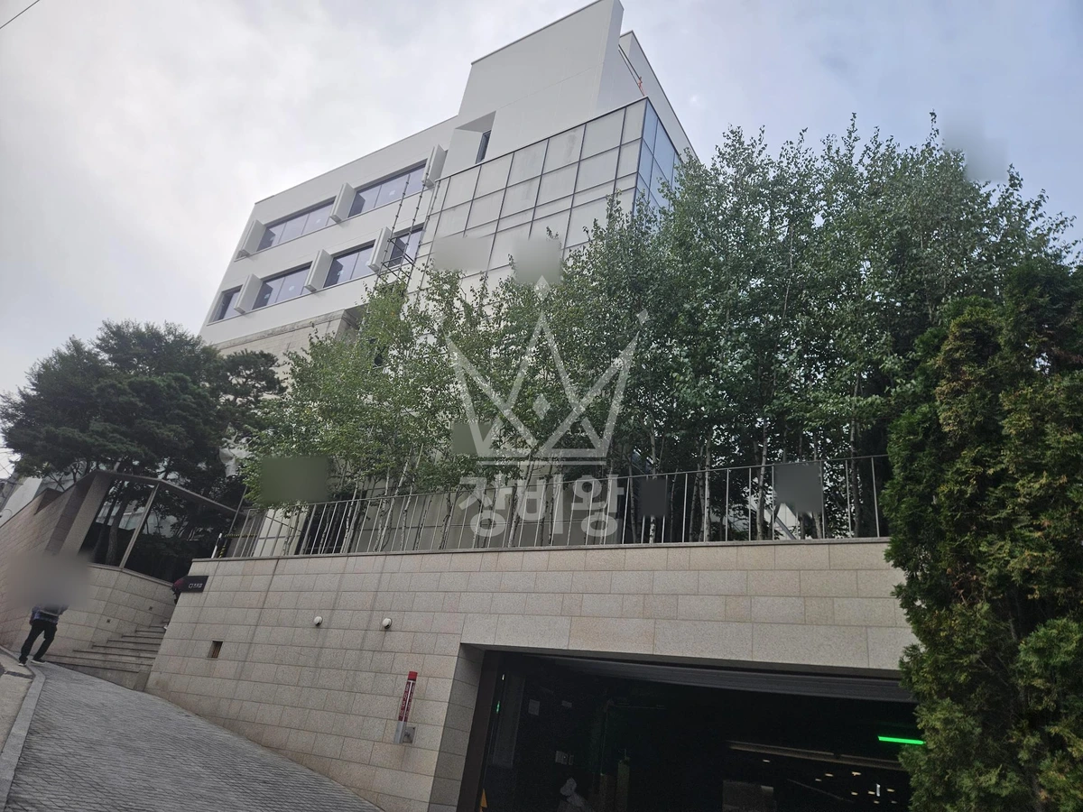 서울 중구 장충동1가 포크레인(굴착기) 실내철거 작업사진 1