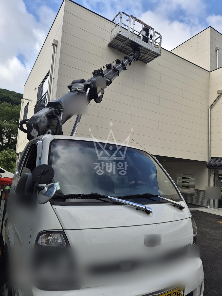 경기 용인시 수지구 신봉동 1톤 스카이차 외벽 실리콘코킹 작업사진 1