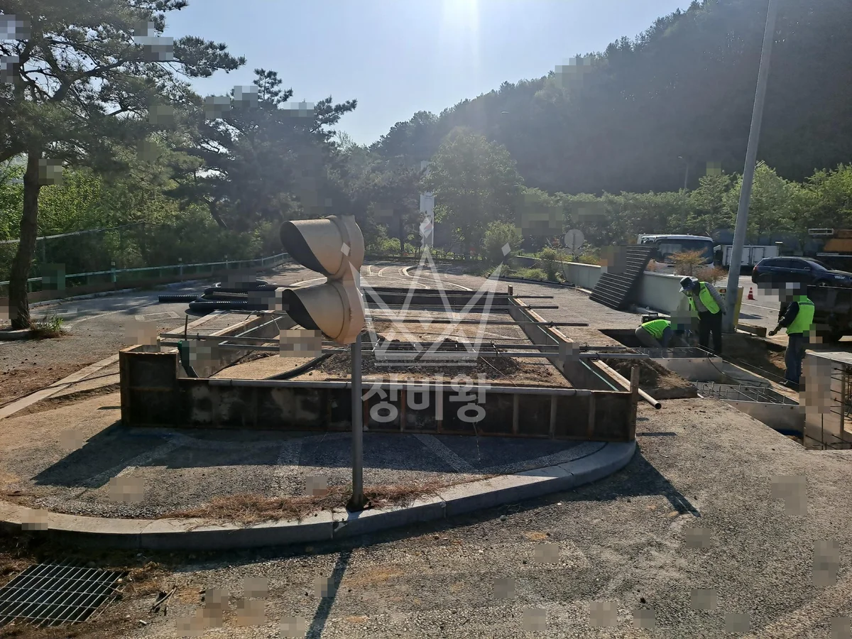 충남 논산시 벌곡면 굴착기(포크레인) 흙 폐기물 적재 작업사진 3