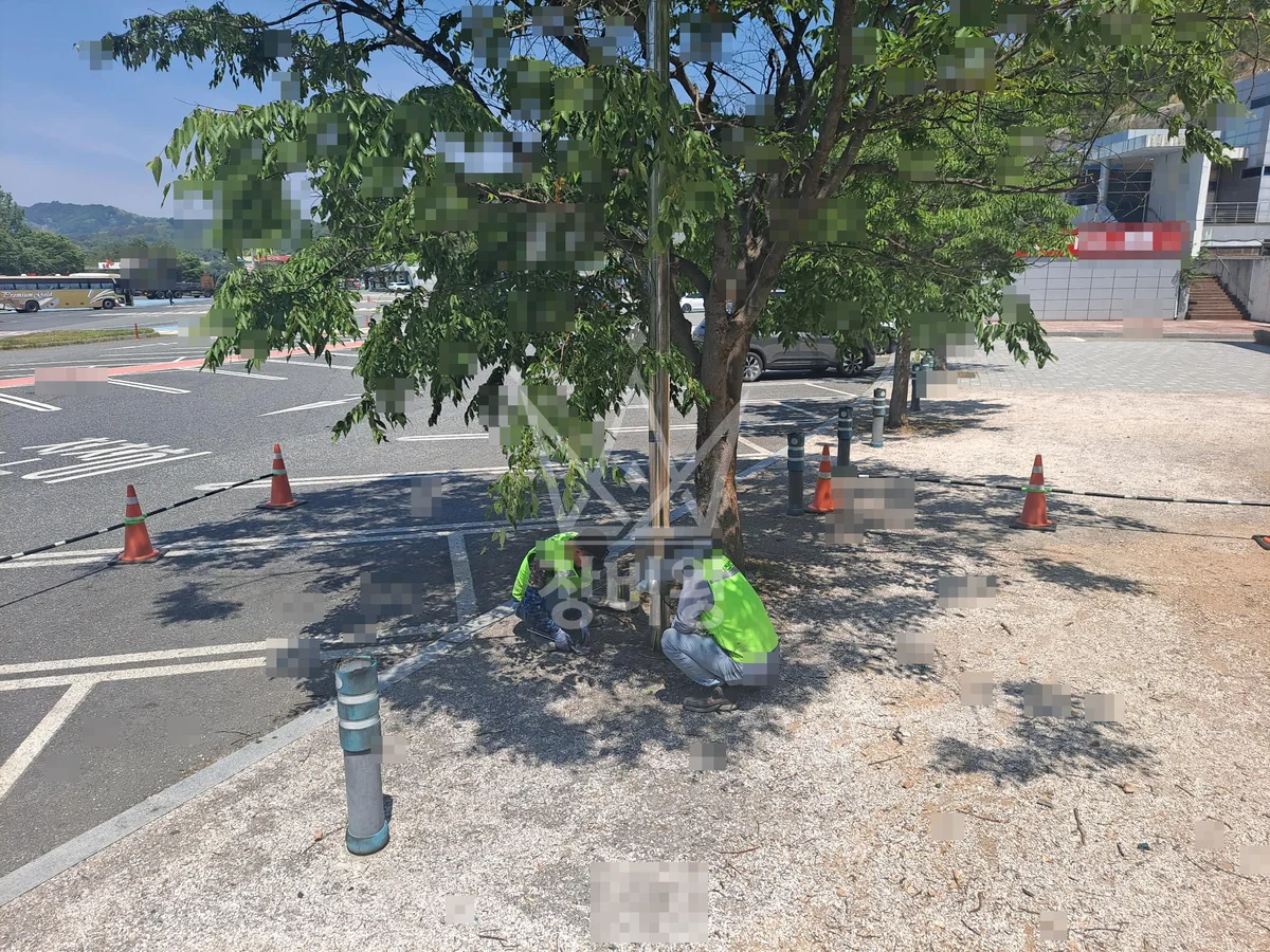 충남 금산군 군북면 포크레인(굴착기) 가로등이설 작업사진 3