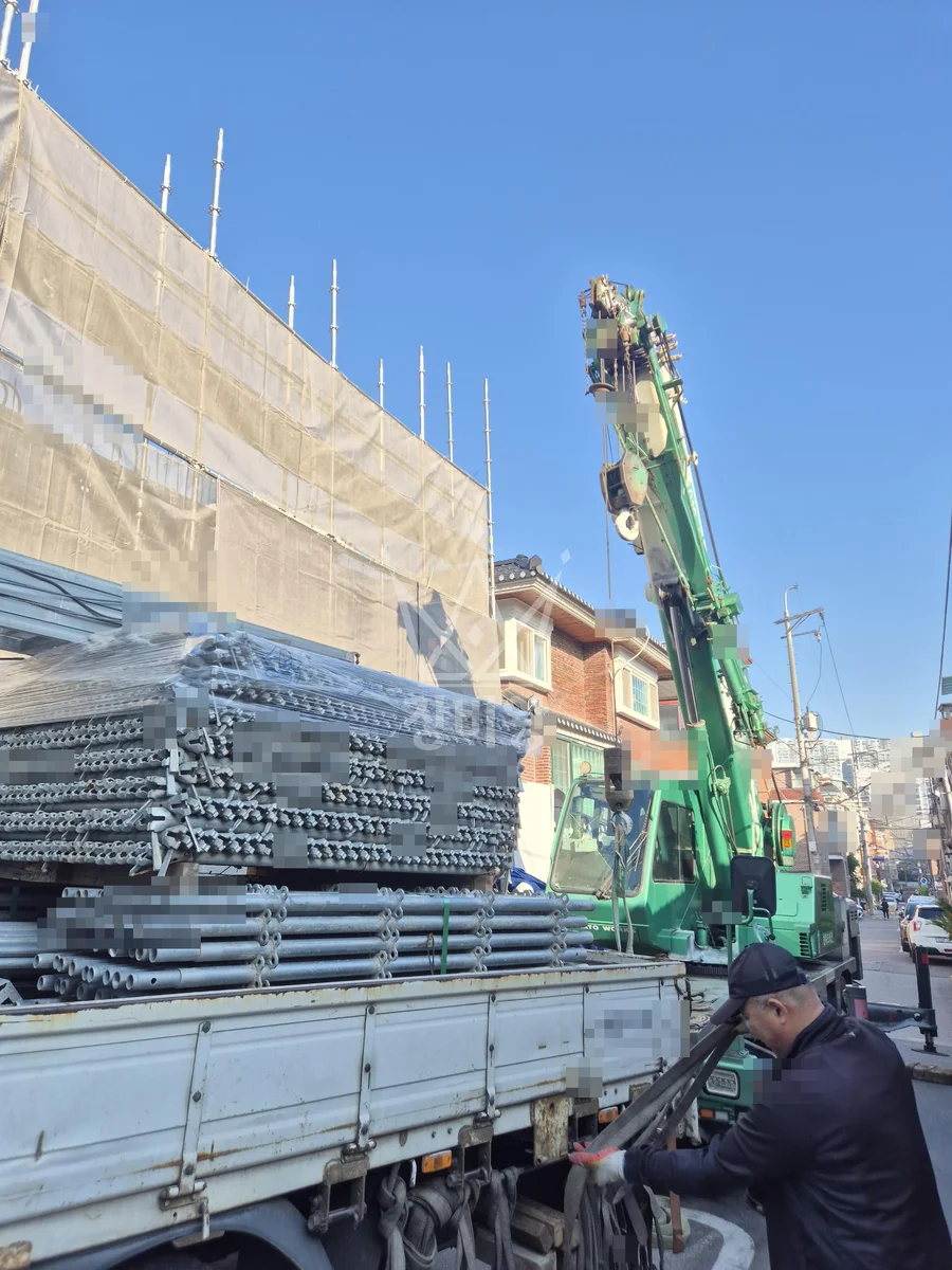 서울 성북구 삼선동5가 13톤 크레인 자재하역 작업사진 2