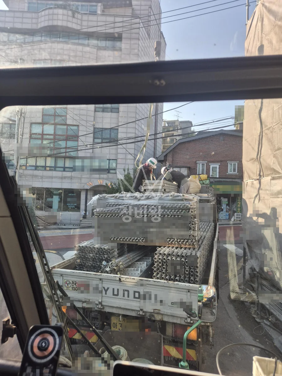 서울 성북구 삼선동5가 13톤 크레인 자재하역 작업사진 3