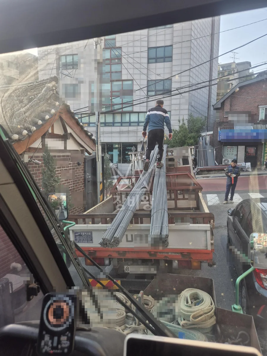 서울 성북구 삼선동5가 13톤 크레인 자재하역 작업사진 2