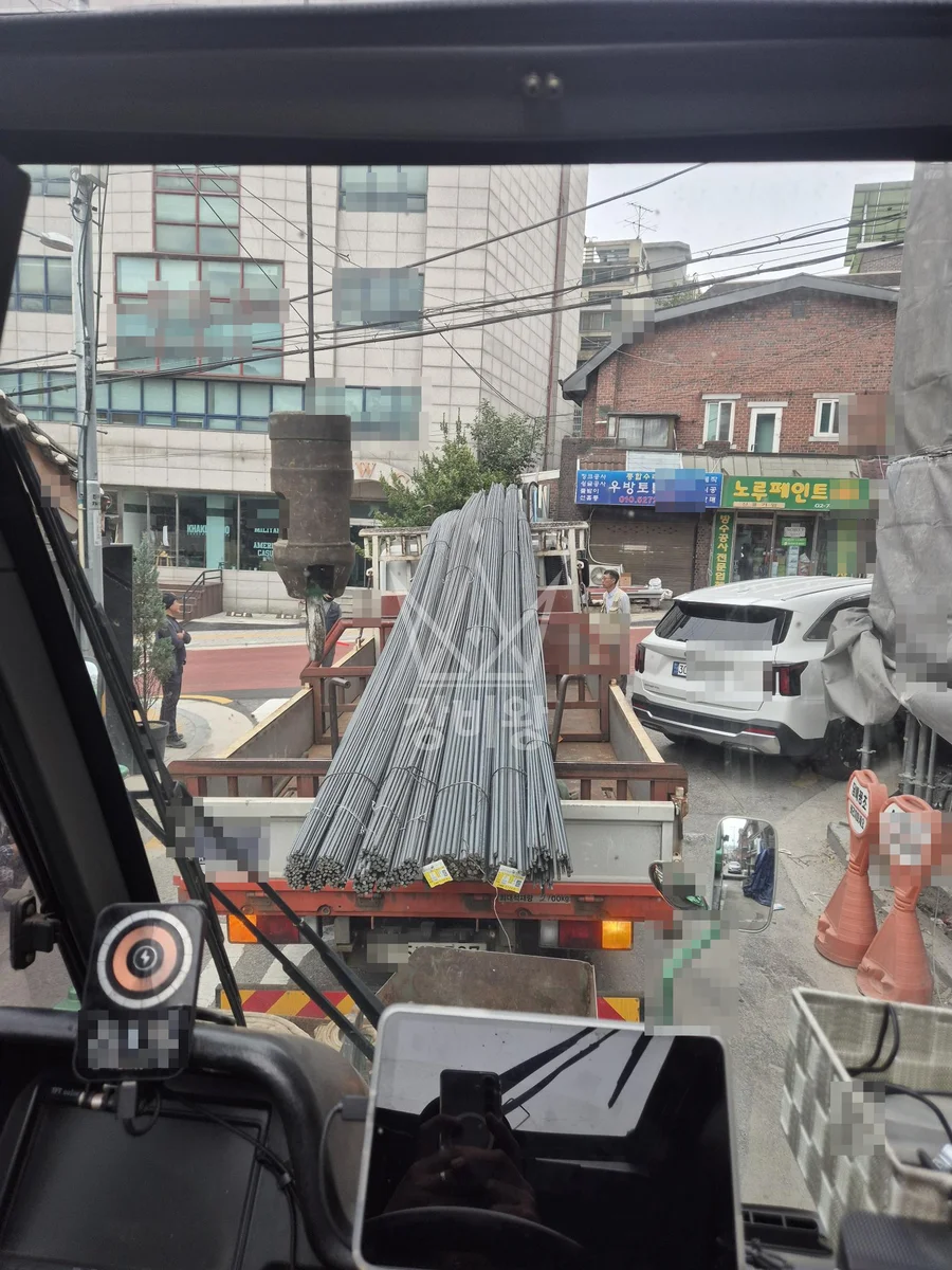서울 성북구 삼선동5가 13톤 크레인 자재하역 작업사진 2