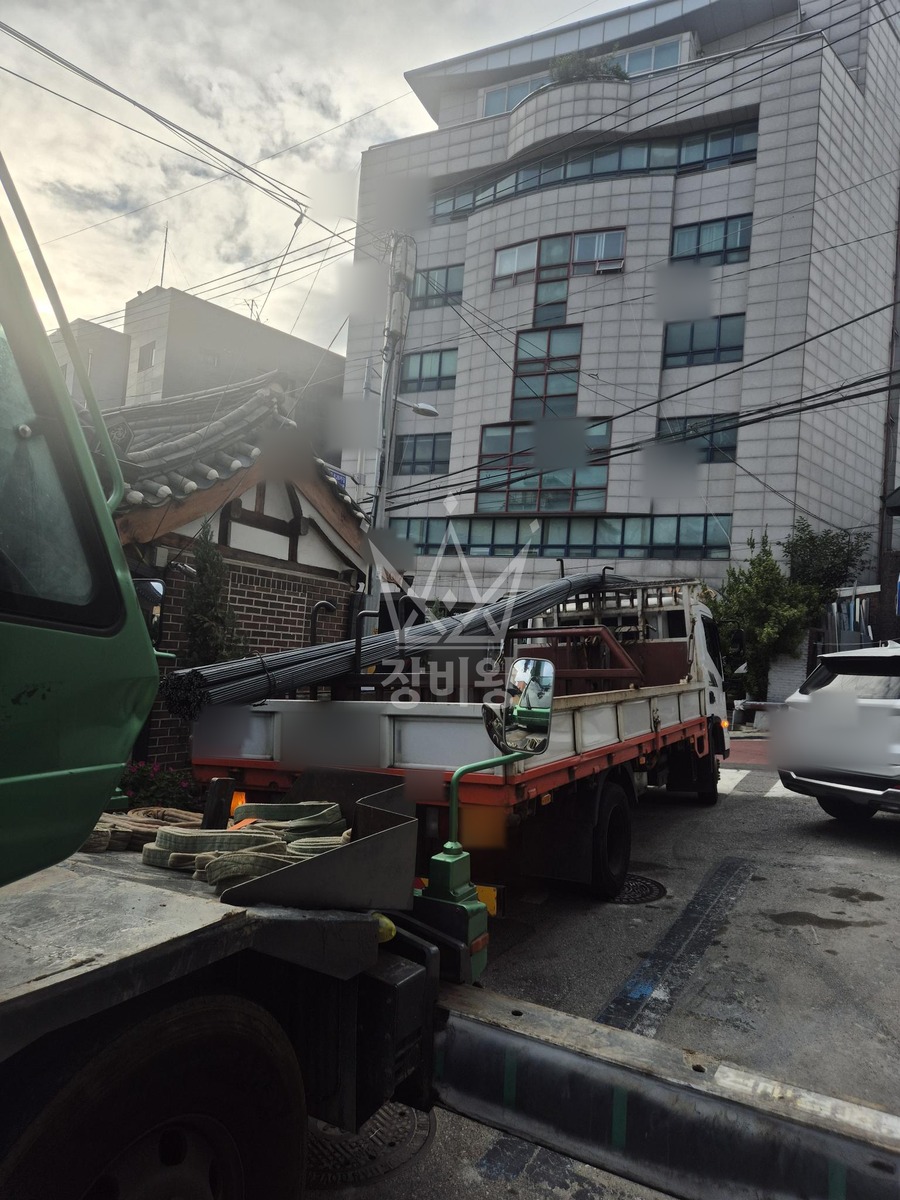 서울 성북구 삼선동5가 13톤 크레인 자재양중 작업사진 1