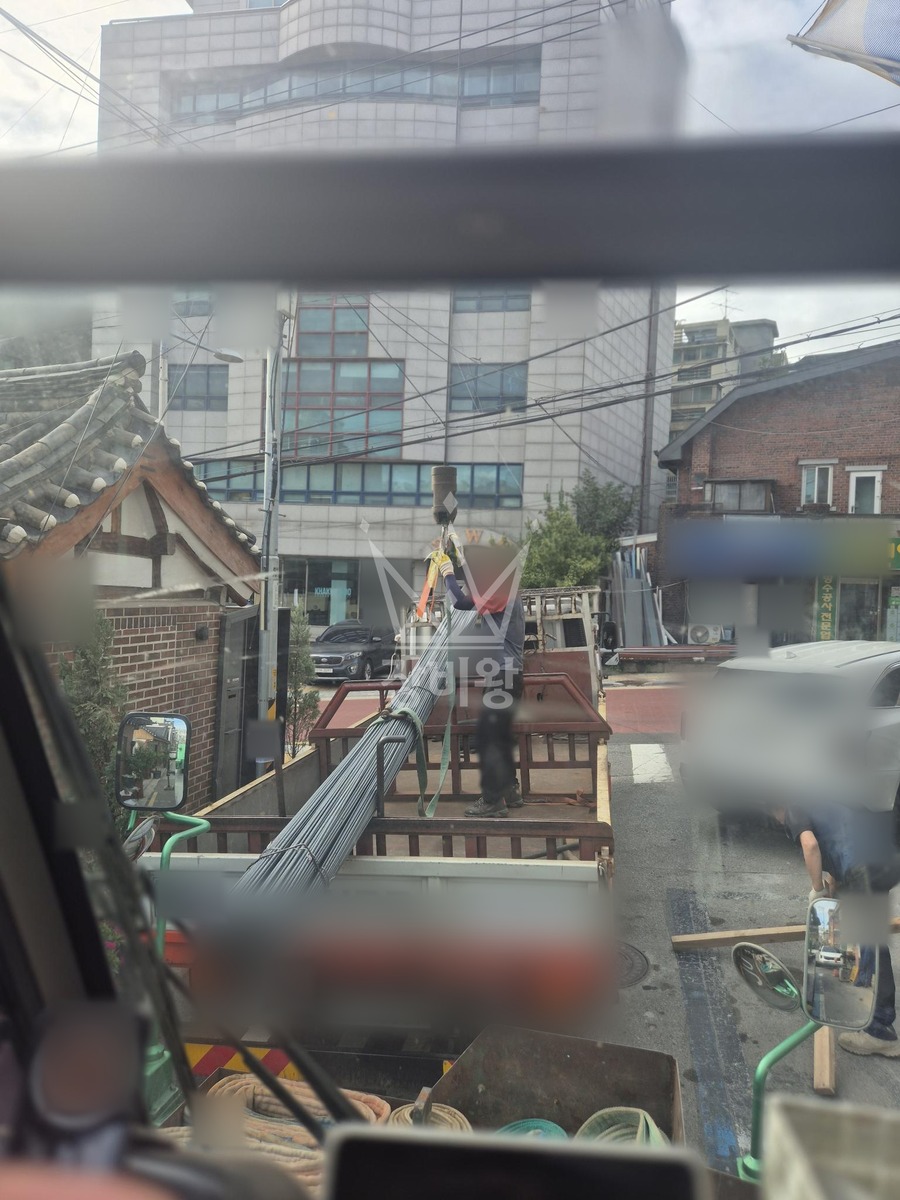 서울 성북구 삼선동5가 13톤 크레인 자재양중 작업사진 2