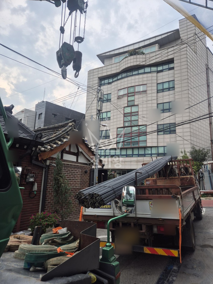 서울 성북구 삼선동5가 13톤 크레인 자재하역 작업사진 1