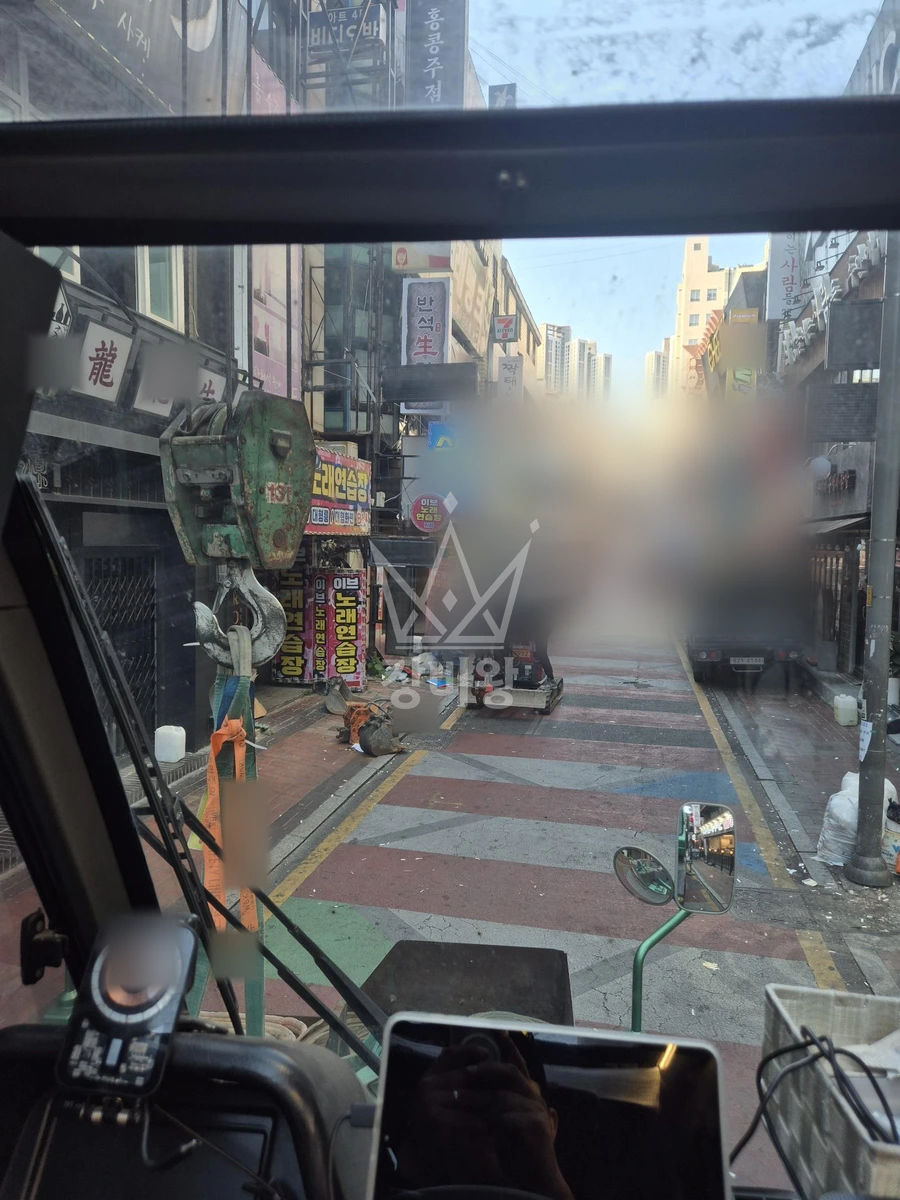 인천 미추홀구 주안동 13톤 크레인 2층 017 포크레인 양중 작업사진 2