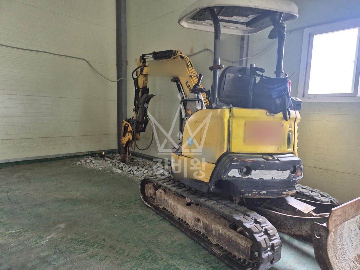 경기 남양주시 진건읍 포크레인(굴착기) 정화조매설 높이 2900* 폭1700 // 공장 내부 배관매설 자리 굴토 작업사진 3