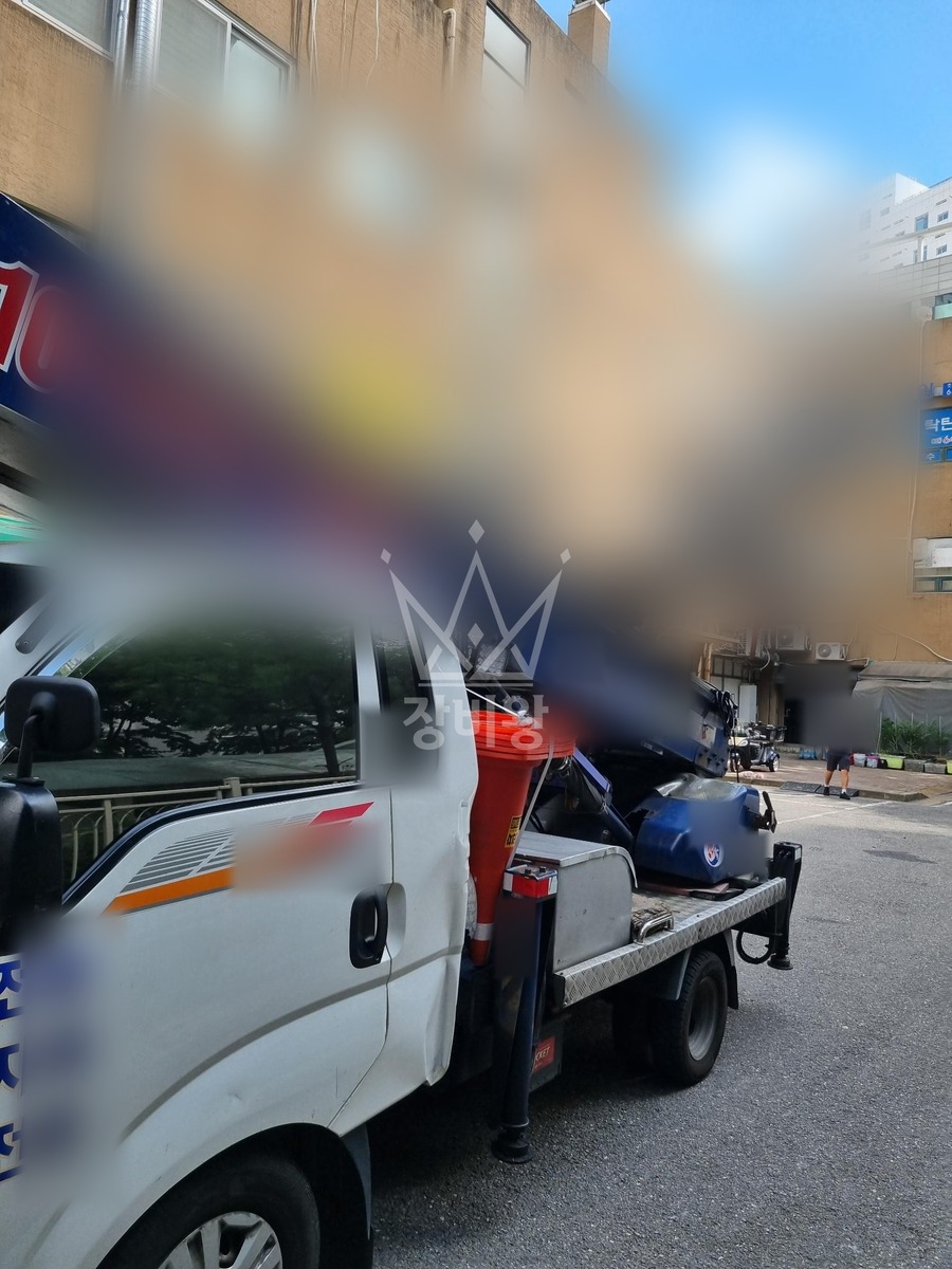 서울 구로구 신도림동 1톤 사다리차 몰탈 80포 올리고 폐기물 내림 작업완료사진 1