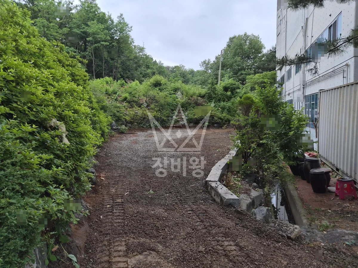 경기 고양시 덕양구 포크레인(굴착기) 나무식재/자갈정리 작업사진 2