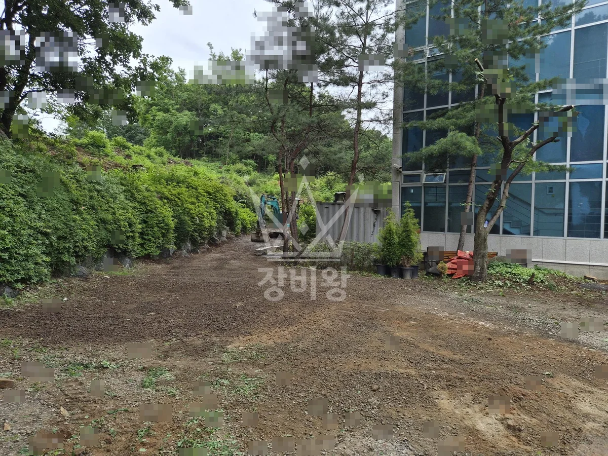 경기 고양시 덕양구 포크레인(굴착기) 나무식재/자갈정리 작업사진 3