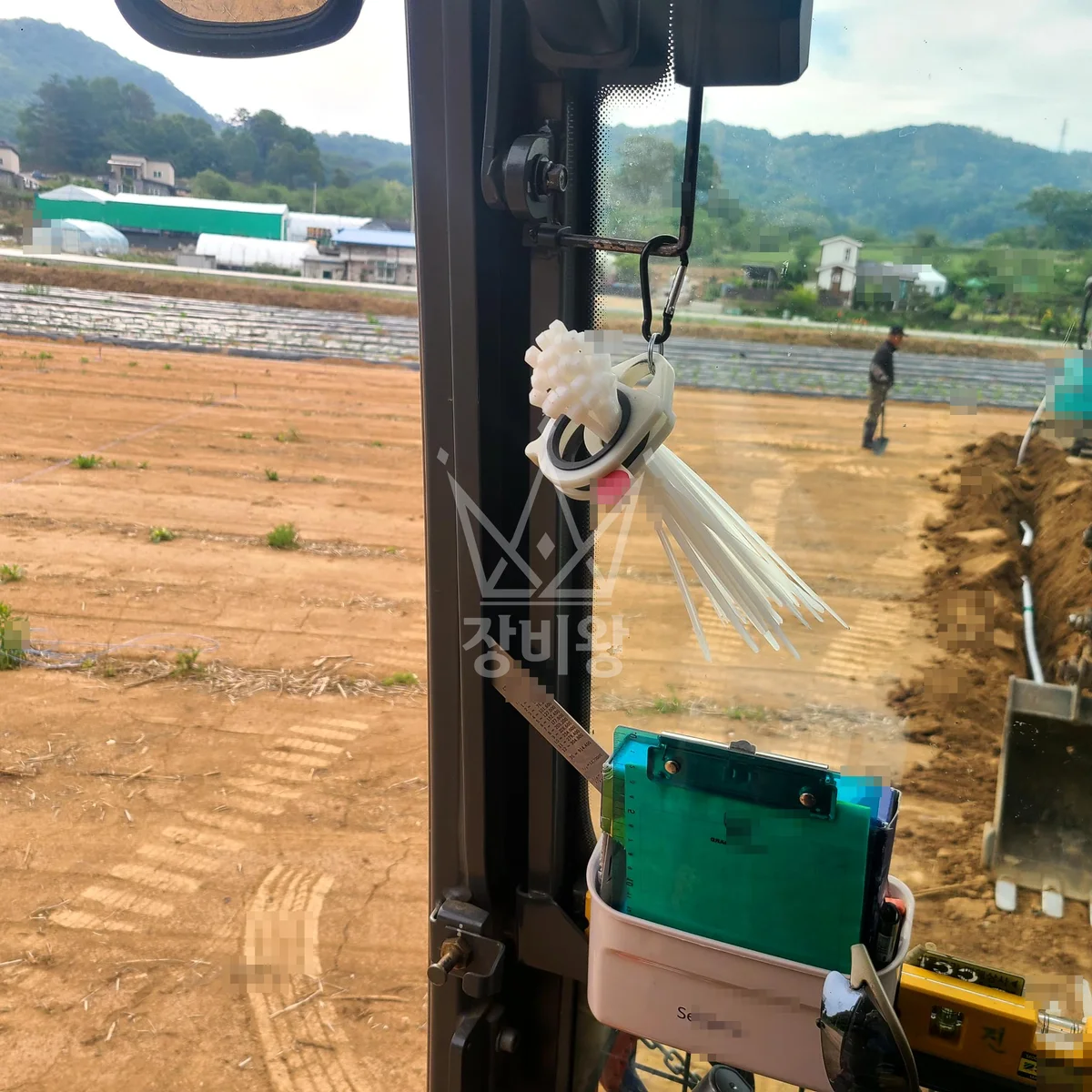 충남 천안시 동남구 포크레인(굴착기) 정화조 매립(배수로 포함) 작업사진 1