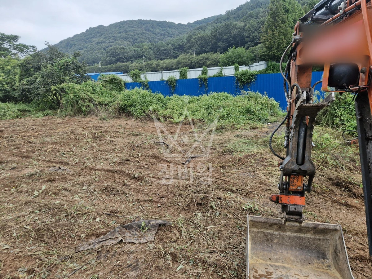 경남 고성군 영오면 포크레인(굴착기) 산소앞 300평 나무/풀정리 작업완료사진 1
