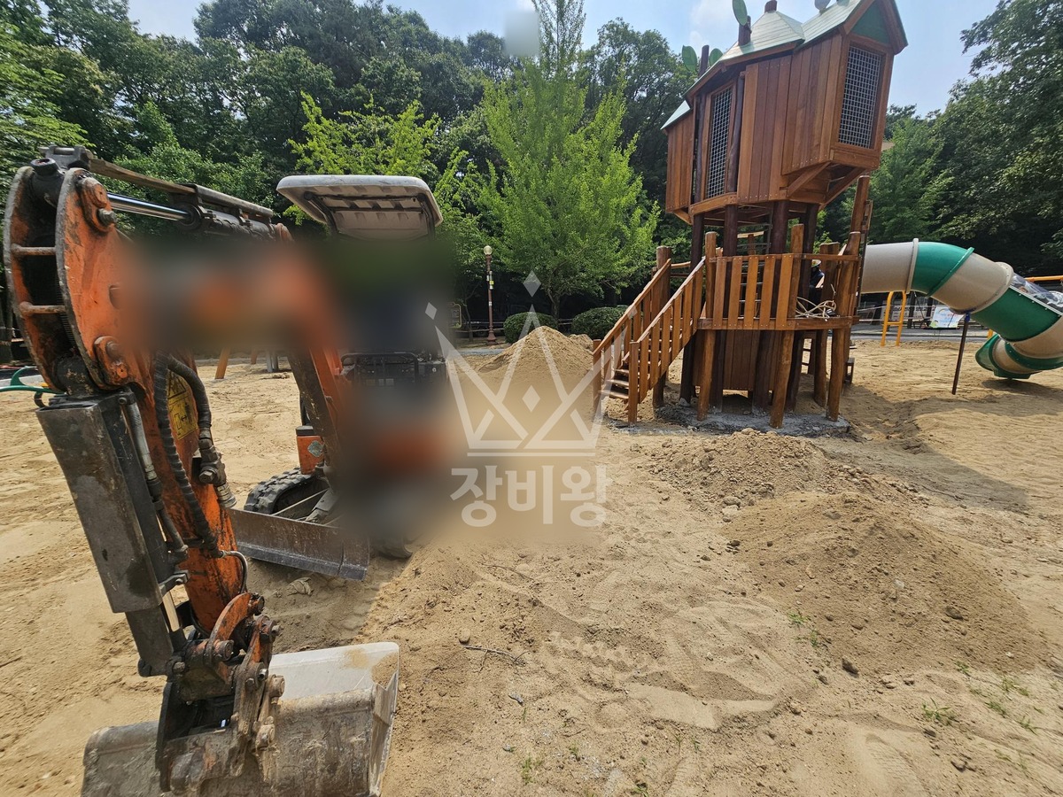 경기 성남시 분당구 포크레인(굴착기) 모래나라시 작업완료사진 1