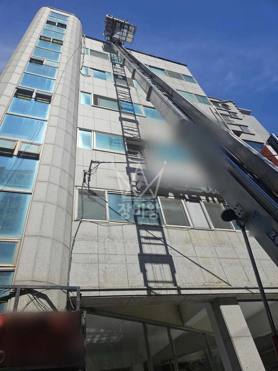 서울 은평구 역촌동 1톤 사다리차 방부목내림 작업사진 1
