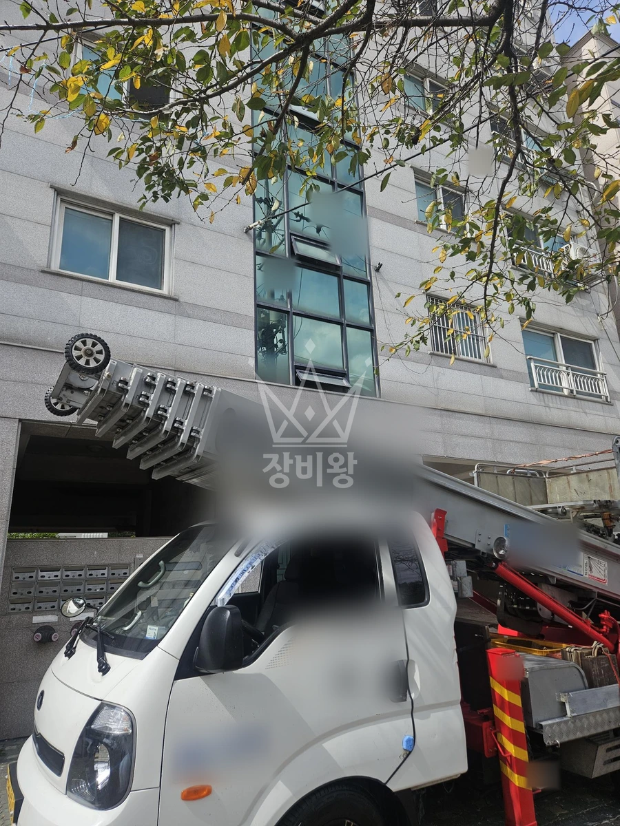 서울 은평구 역촌동 1톤 사다리차 방부목내림 작업완료사진 1