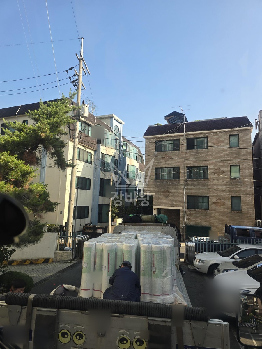 서울 서초구 방배동 16톤 크레인 자재 양중 작업사진 1
