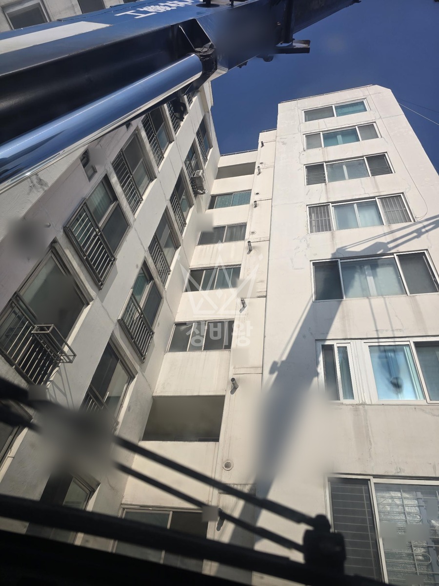 서울 서초구 방배동 16톤 크레인 자재 양중 작업사진 3