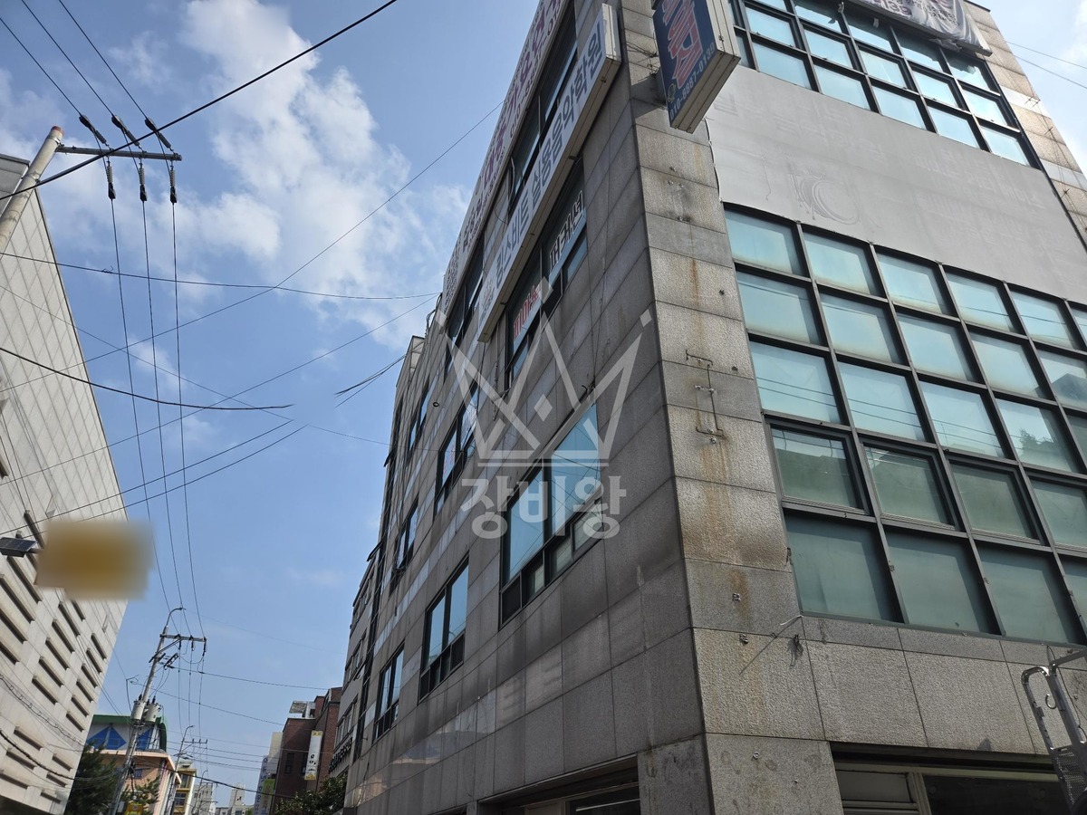 경기 의정부시 의정부동 2.5톤 스카이차 2층 간판철거 작업완료사진 1