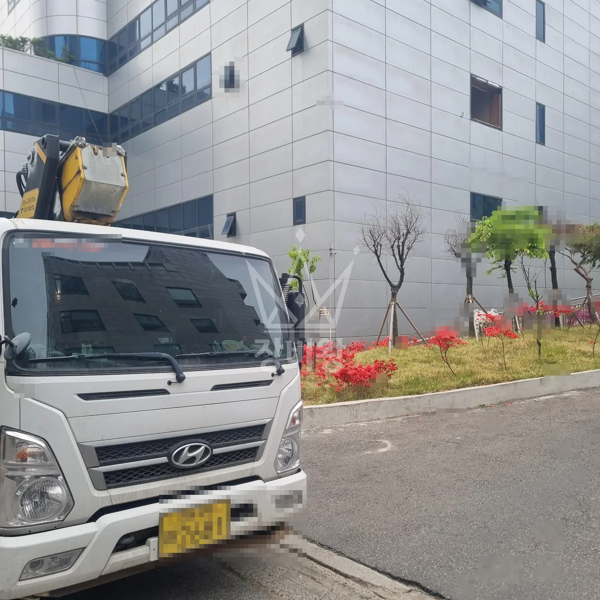경기 부천시 소사구 3.5톤 스카이차 각파이프 자재 양중 작업완료사진 1