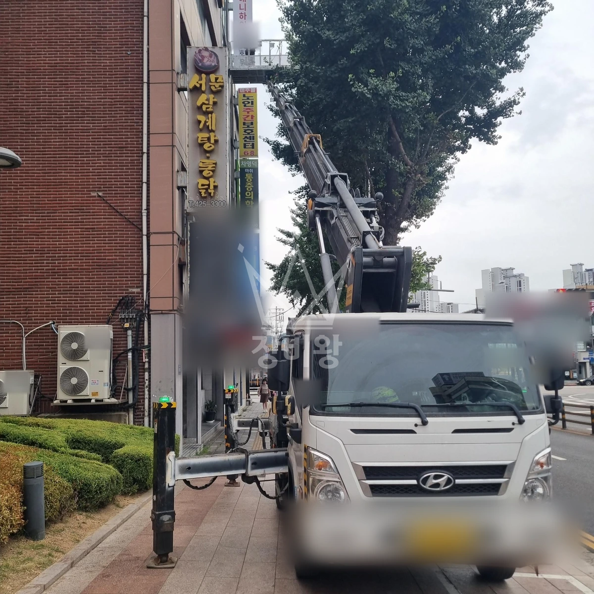 인천 미추홀구 주안동 3.5톤 스카이차 돌출갈판철거 천갈이 작업사진 2