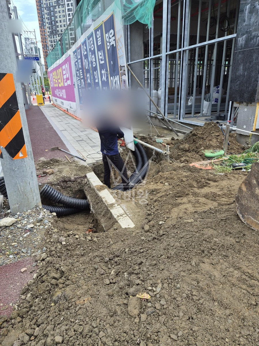 대전 동구 천동 포크레인(굴착기) 전기관로공사 작업사진 3