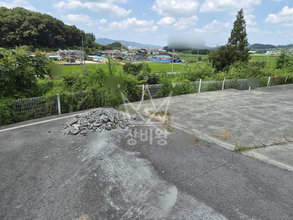 충북 진천군 이월면 포크레인(굴착기) 아스콘 제거 작업사진 1