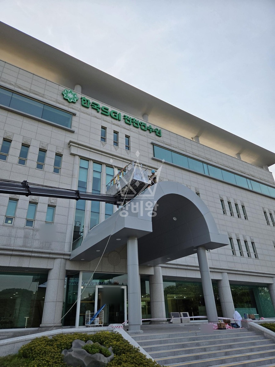 충북 진천군 초평면 3.5톤 스카이차 물청소 작업사진 1
