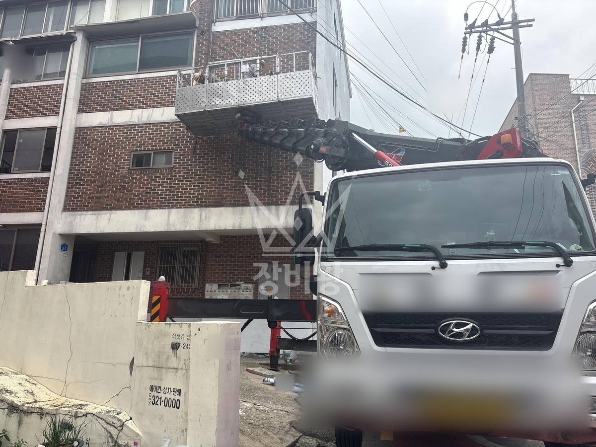 대전 중구 대사동 3.5톤 스카이차 페인트 작업사진 1