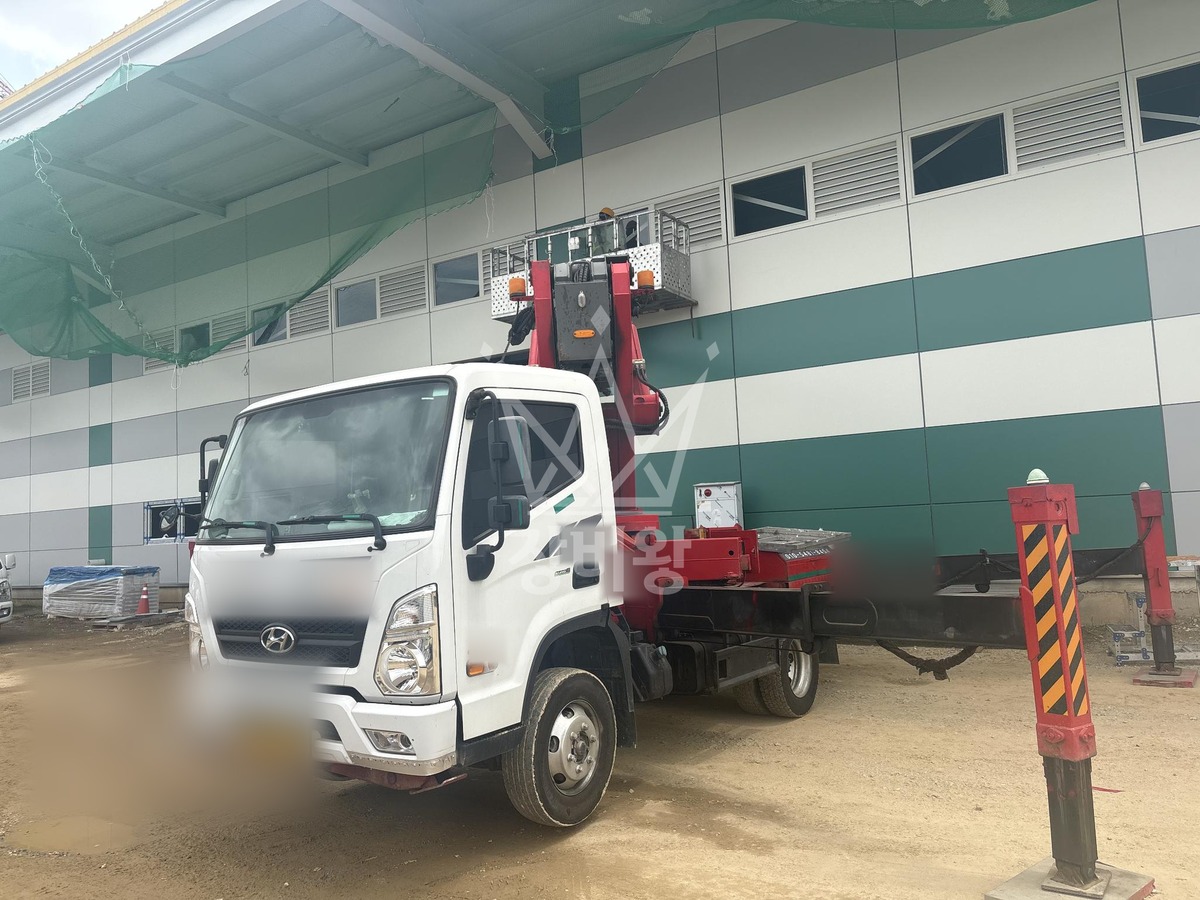 충북 청주시 흥덕구 옥산면 3.5톤 스카이차 유리작업 작업사진 1